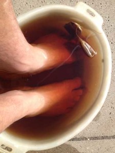 bathing in black tea as a smelly feet cure